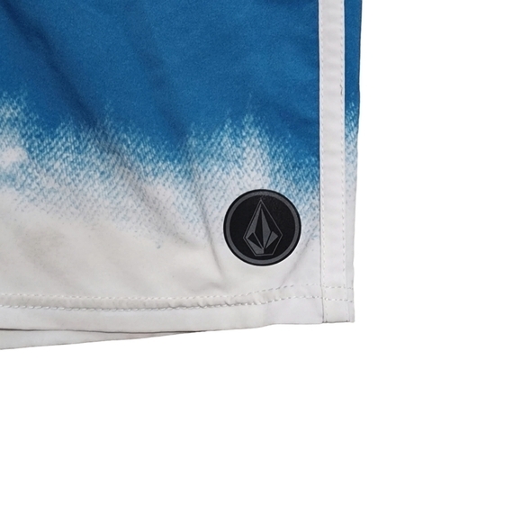 3/$25 Volcom Board Shorts Blue & White - Size 31 - Picture 3 of 7
